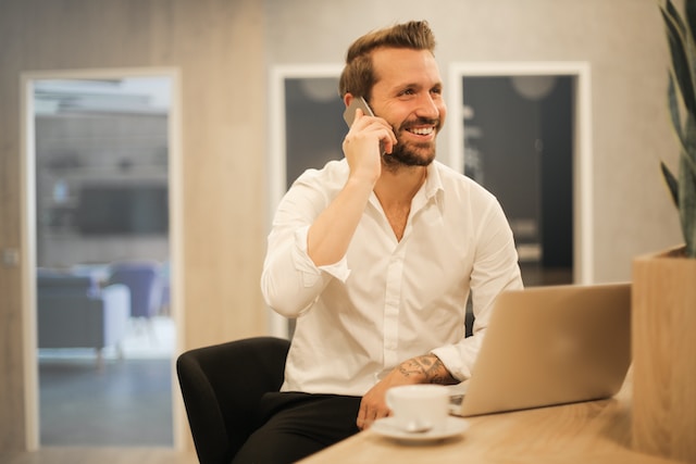Dirigent d'une entreprise ayant fait suivre une formation Axal Performances à ces équipes.
